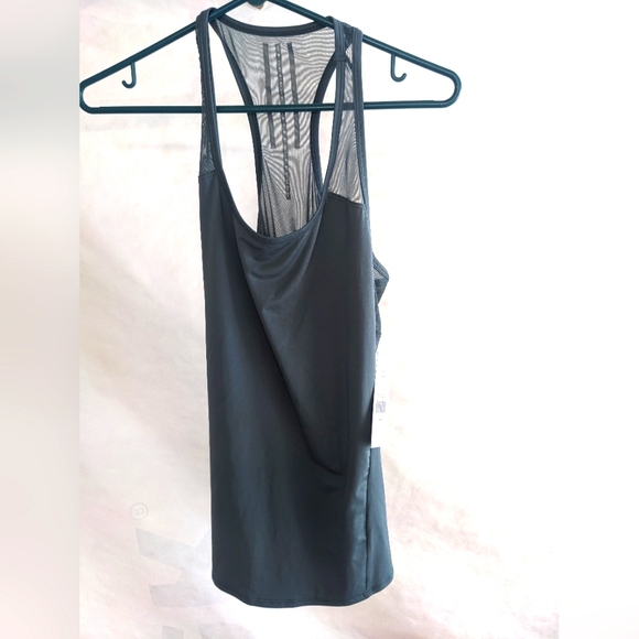 BNWT Fabletics Cass Tank - Picture 1 of 3
